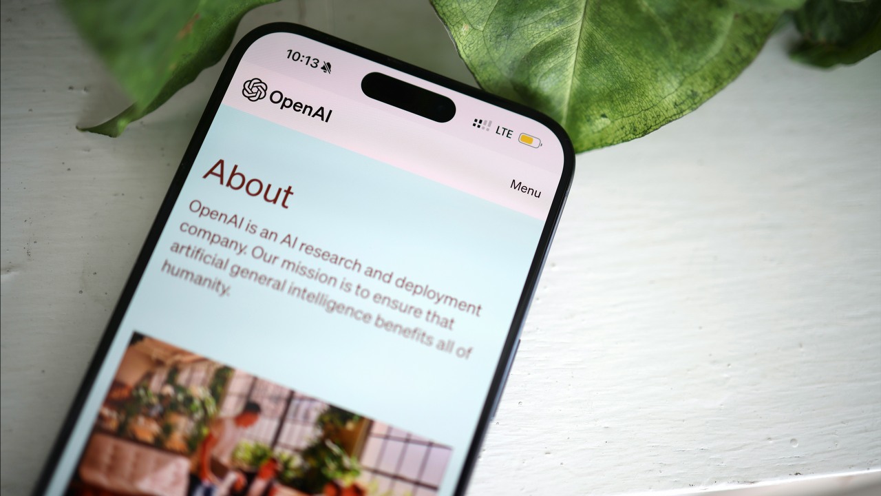 OpenAI chce przestać być firmą non-profit, źródło grafiki: Solen Feyissa | Unsplash.