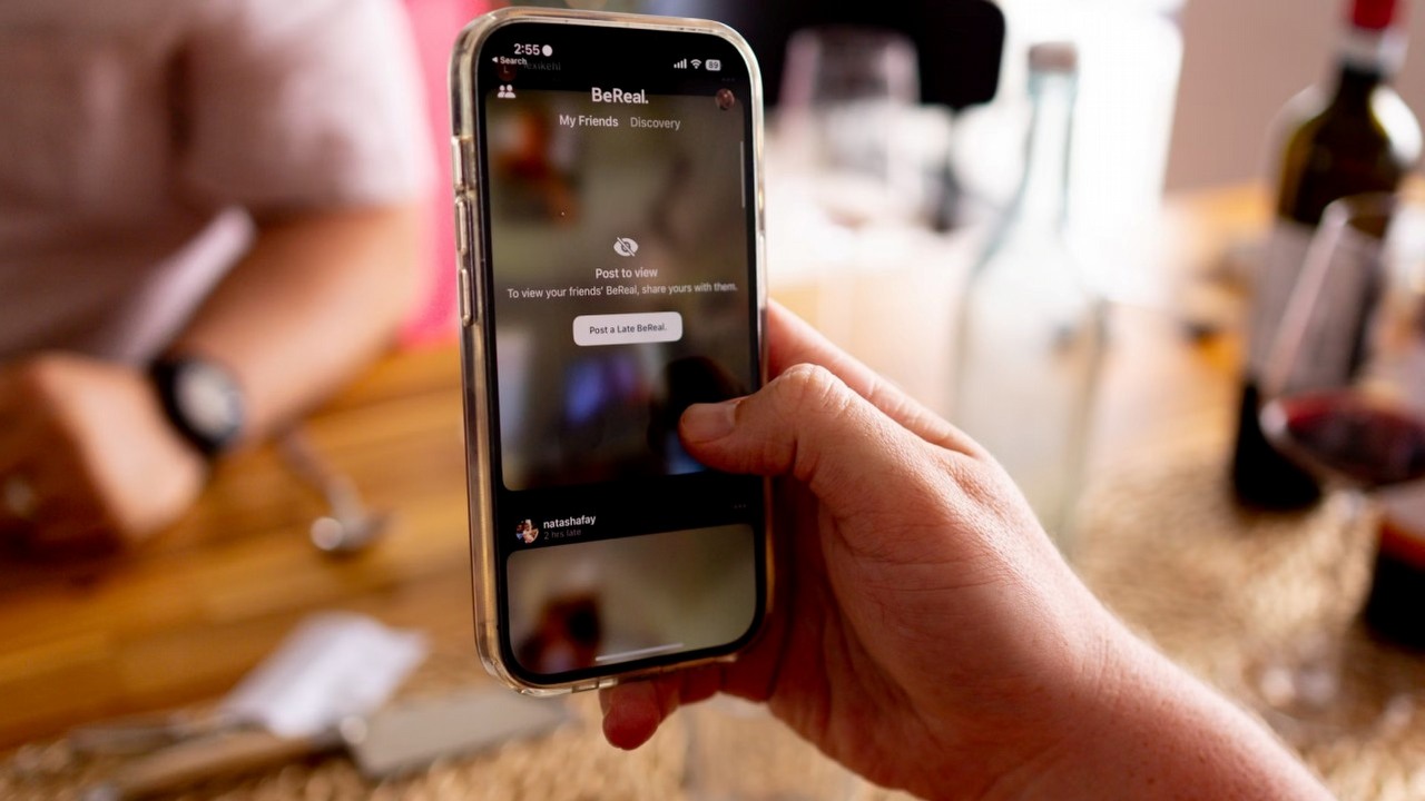 Meta wprowadza konta dla nastolatków, by walczyć z negatywnymi efektami mediów społecznościowych, źródło grafiki: Josh Withers; Unsplash.com; 2022.