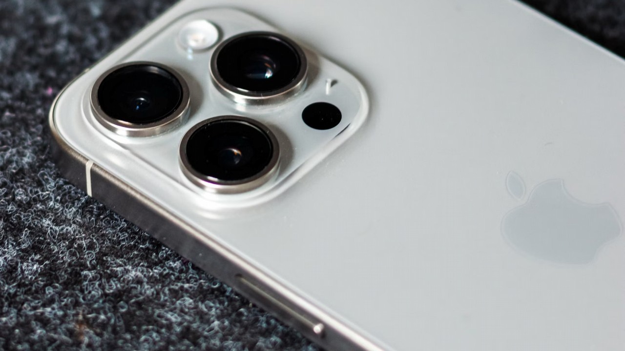 Piekło zamarzło - Apple produkuje procesory w USA, nie w Chinach, źródło grafiki: thiago japyassu; Unsplash.com; 2024.