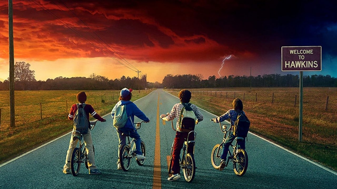 Fani Stranger Things podejrzewają, kto umrze w 5. sezonie hitu sci-fi Netflixa. Zakulisowe zdjęcie z planu może być wskazówką, źródło grafiki: Stranger Things, Ross Duffer, Netflix, 2024.
