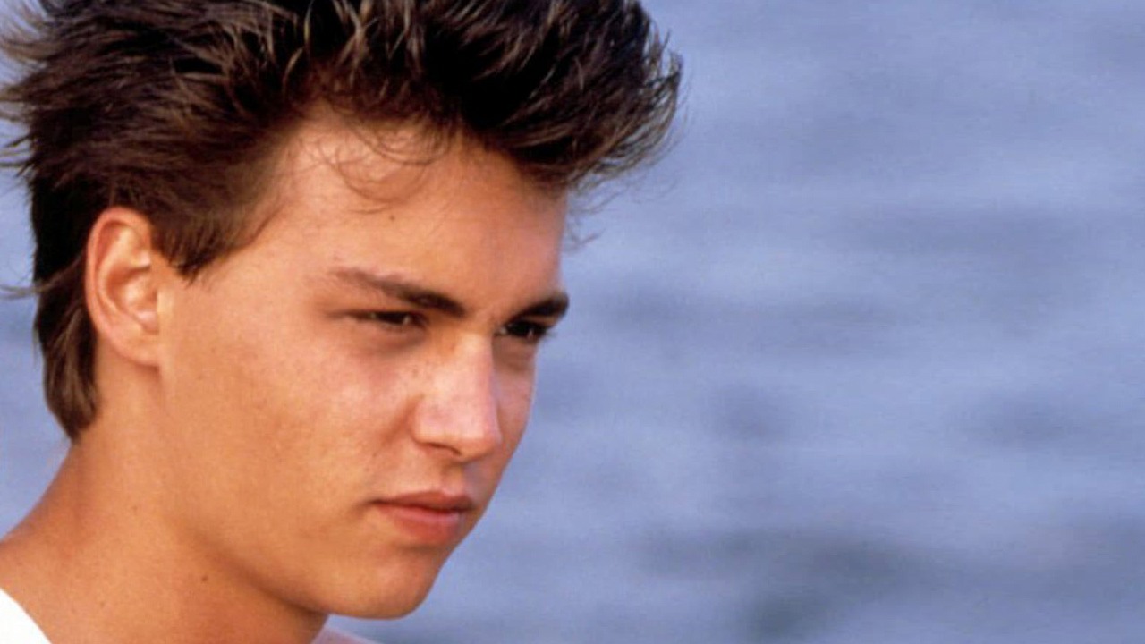 „To najgłupszy film w historii”. Johnny Depp nie ma nic dobrego do powiedzenia o drugim filmie, w którym wystąpił, źródło grafiki: Private Resort, George Bowers, Tri-Star Pictures, 1985.