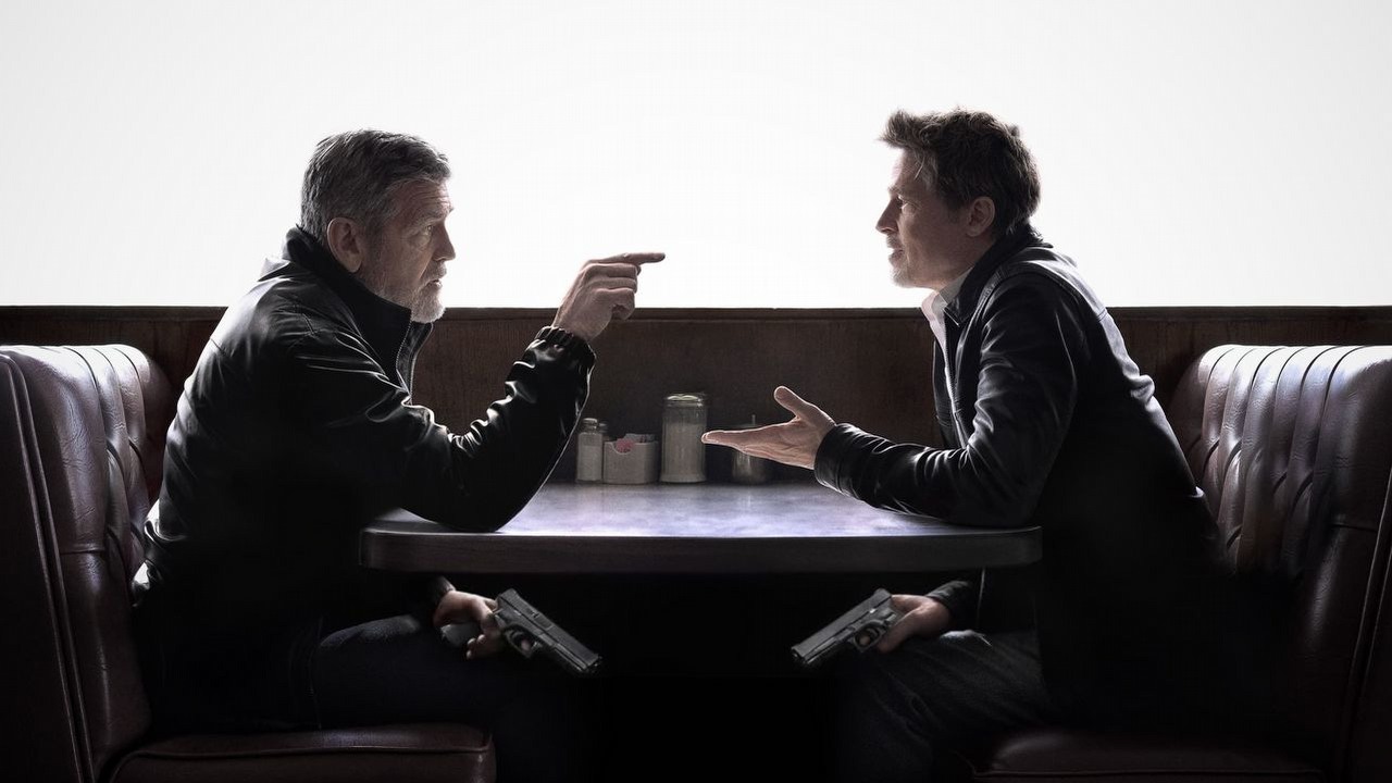 Nr 1 w prawie 100 krajach - nowy komediowy thriller z Bradem Pittem i George’em Clooneyem podbija listy przebojów streamingu, źródło grafiki: Wolfs, Jon Watts, Apple TV+, 2024.