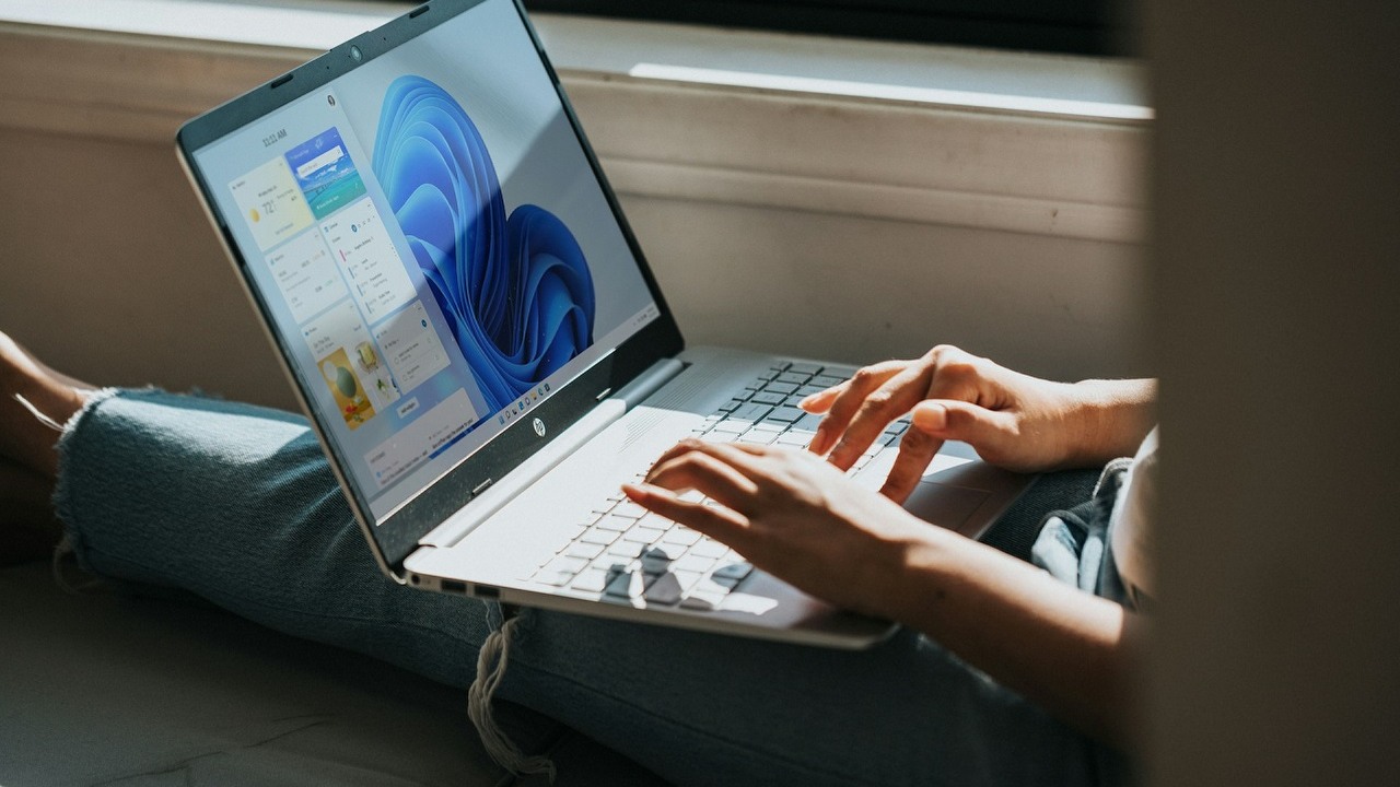 Aktualizacja KB5043145 Windows 11 psuje prawie wszystko; to prawdziwa katastrofa, źródło grafiki: Unsplash | Windows.