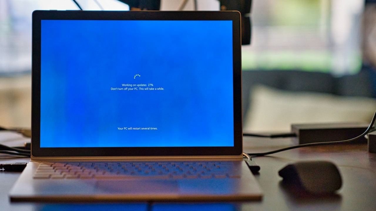 Aktualizacja Windowsa 11 KB5043145 odłącza myszki, klawiatury i powoduje BSOD, źródło grafiki: Clint Patterson; Unsplash.com; 2020.