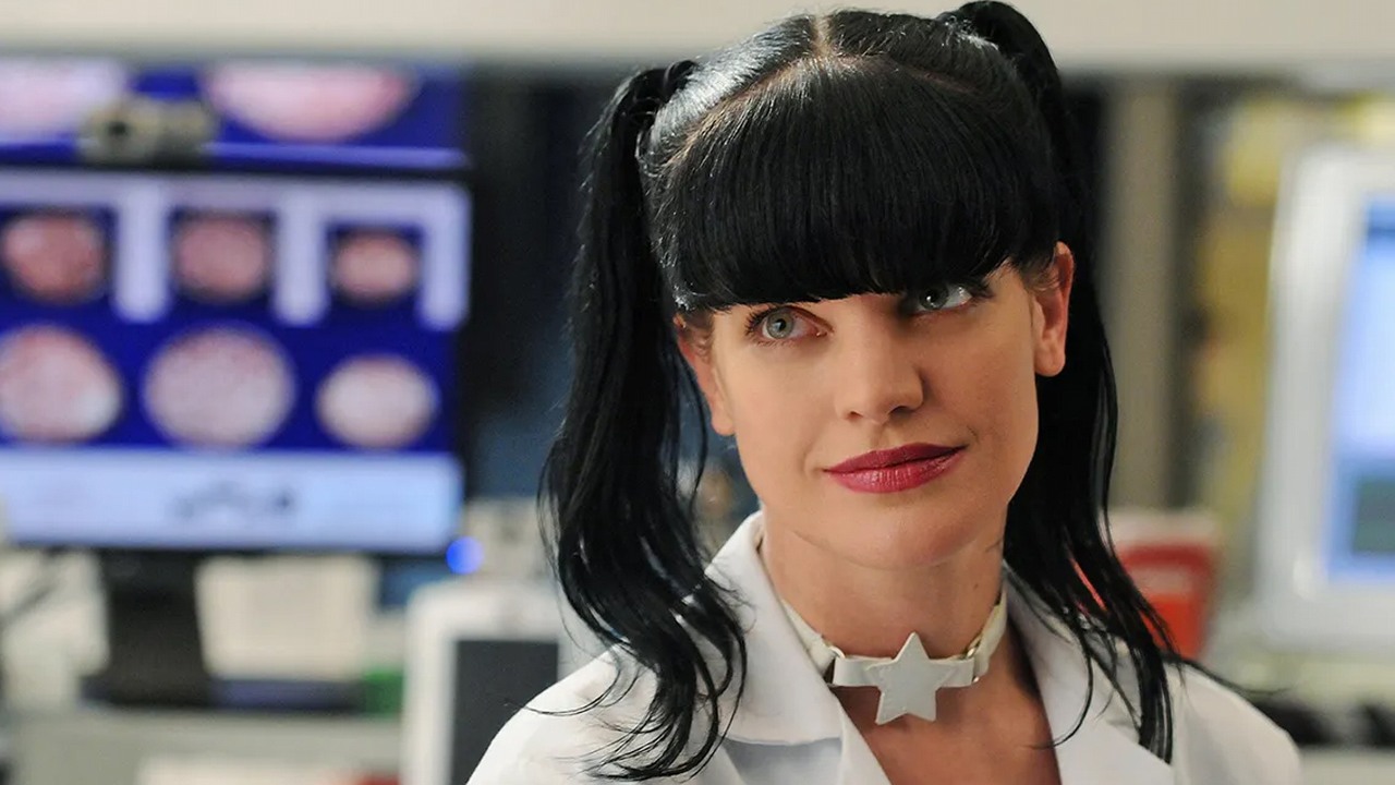 „Jestem teraz inną osobą”. Gwiazda Agentów NCIS nie zamierza wracać do aktorstwa, źródło grafiki: NCIS, Donald P. Bellisario i Don McGill, CBS, 2003.
