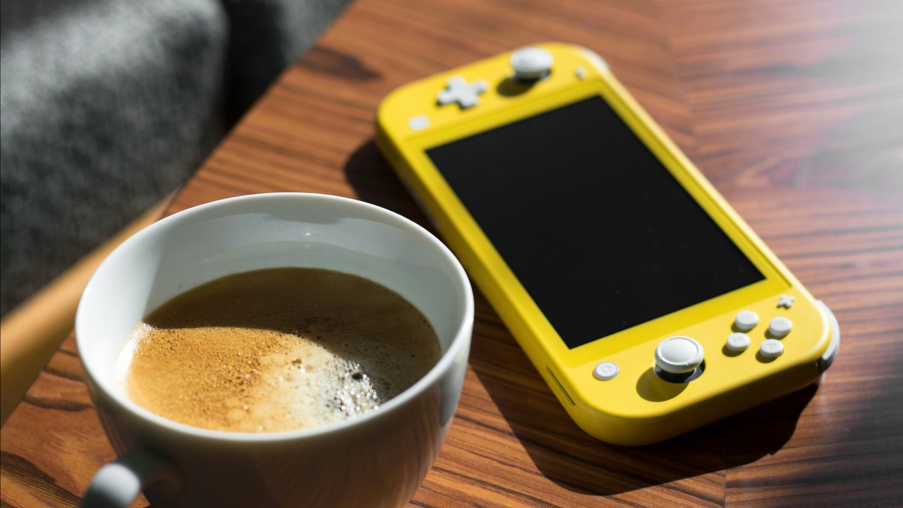 Fan Nintendo Switch Lite pokazuje jak wymienić ekran na OLED. Modyfikacja jest tania i niezbyt skomplikowana, źródło grafiki: Unsplash | Michal Zych.