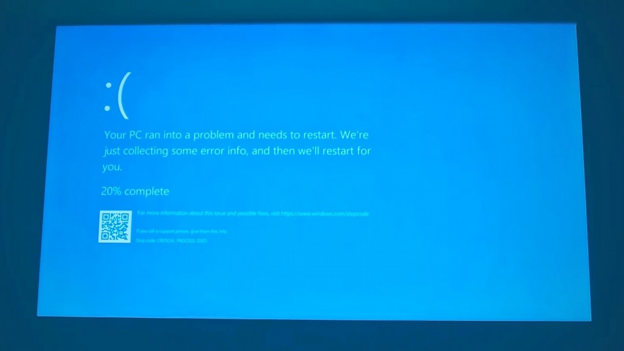 Windows 11 24H2 wyświetla blue screen na komputerach z Easy Anti-Cheat, źródło grafiki: Joshua Hoehne; Unsplash.com; 2020.