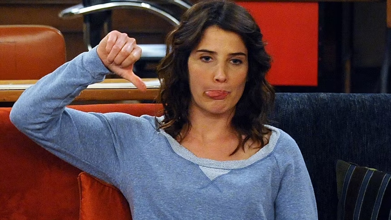 „Wtedy zrozumiałam, jak bardzo mi się to nie podoba”. Cobie Smulders przed Jak poznałem waszą matkę utknęła w pracy, przez którą czuła się niekomfortowo, źródło grafiki: How I Met Your Mother, Carter Bays i Craig Thomas, CBS, 2005.
