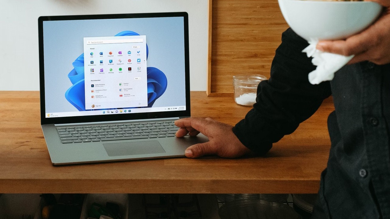 Które aplikacje można bezpiecznie usunąć z Windows 11? Lista, źródło grafiki: Windows / Unsplash.