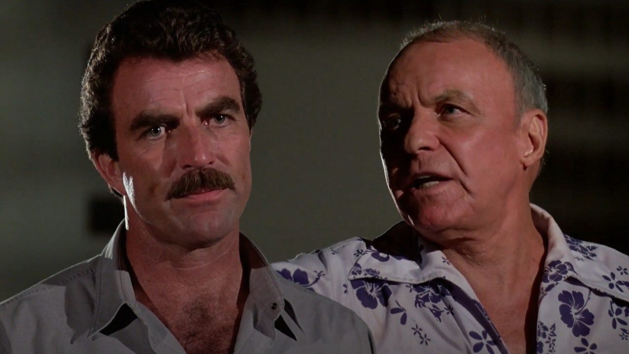 „Musisz do niego zadzwonić”. Frank Sinatra postawił jeden warunek przed swoim występem w Magnum P.I, źródło grafiki: Magnum P.I., Donald P. Bellisario i Glen A. Larson, CBS, 1980.