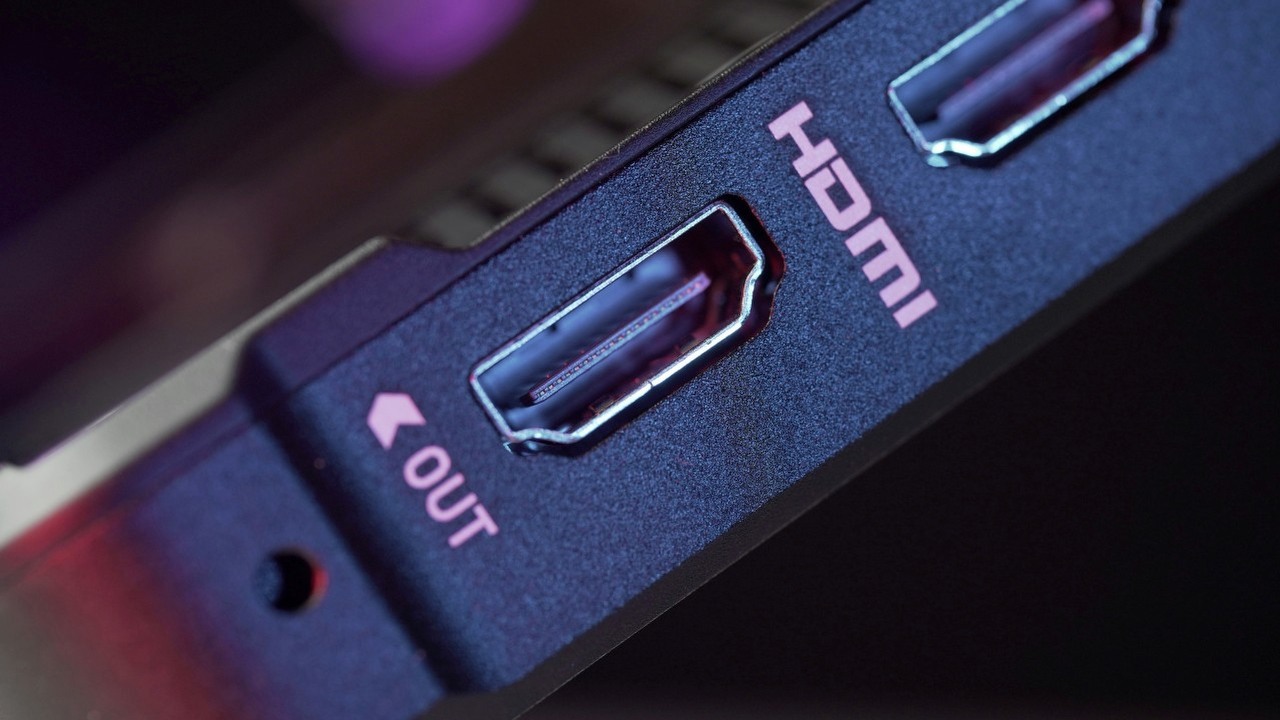 Kable HDMI dzięki AI stają się wrogiem bezpieczeństwa komputerowego, źródło grafiki: TheRegisti, Unsplash.