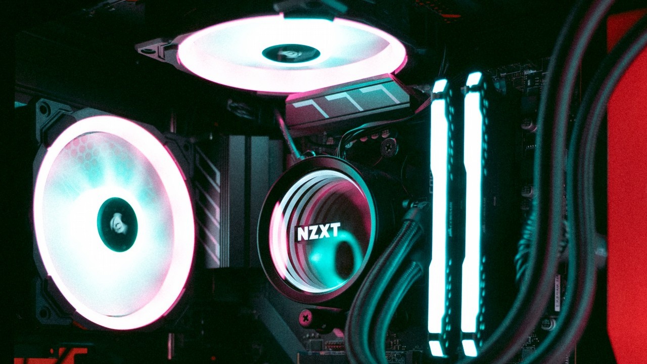 Średnia żywotność komputera do gier: gamingowe PC psują się po 3,5 roku według analizy ekspertów z branży, źródło grafiki: Krzysztof Heppner, Unsplash.