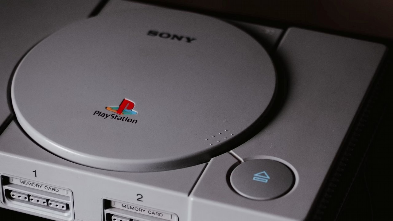 Czuć magię PlayStation. Zobacz kolejne generacje konsol Sony na jednym filmie, źródło grafiki: Nik; Unsplash.com; 2018.