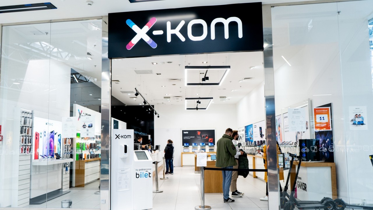 X-kom przejmie sieć Neonet. Firmy czekają na zgodę UOKiK-u, źródło grafiki: X-kom; materiały promocyjne.