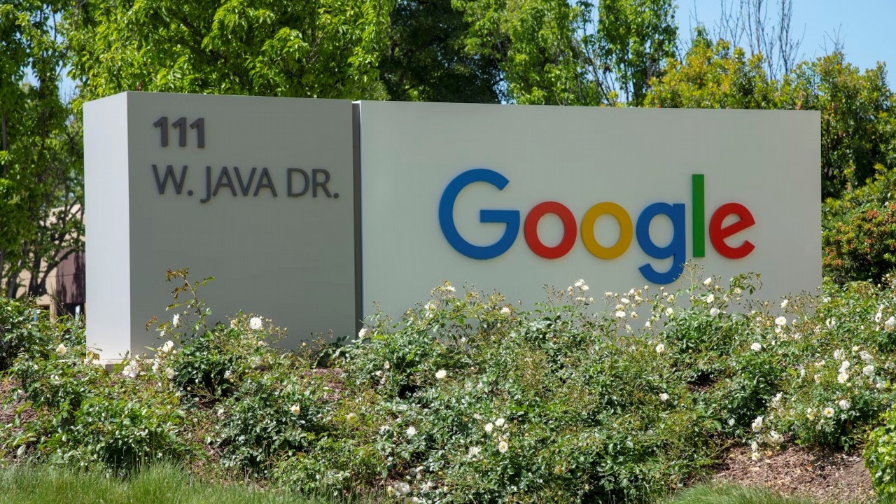 Google zostało uznane za monopolistę; to może wstrząsnąć gigantem branży, źródło grafiki: Greg Bulla; Unsplash.com; 2020.