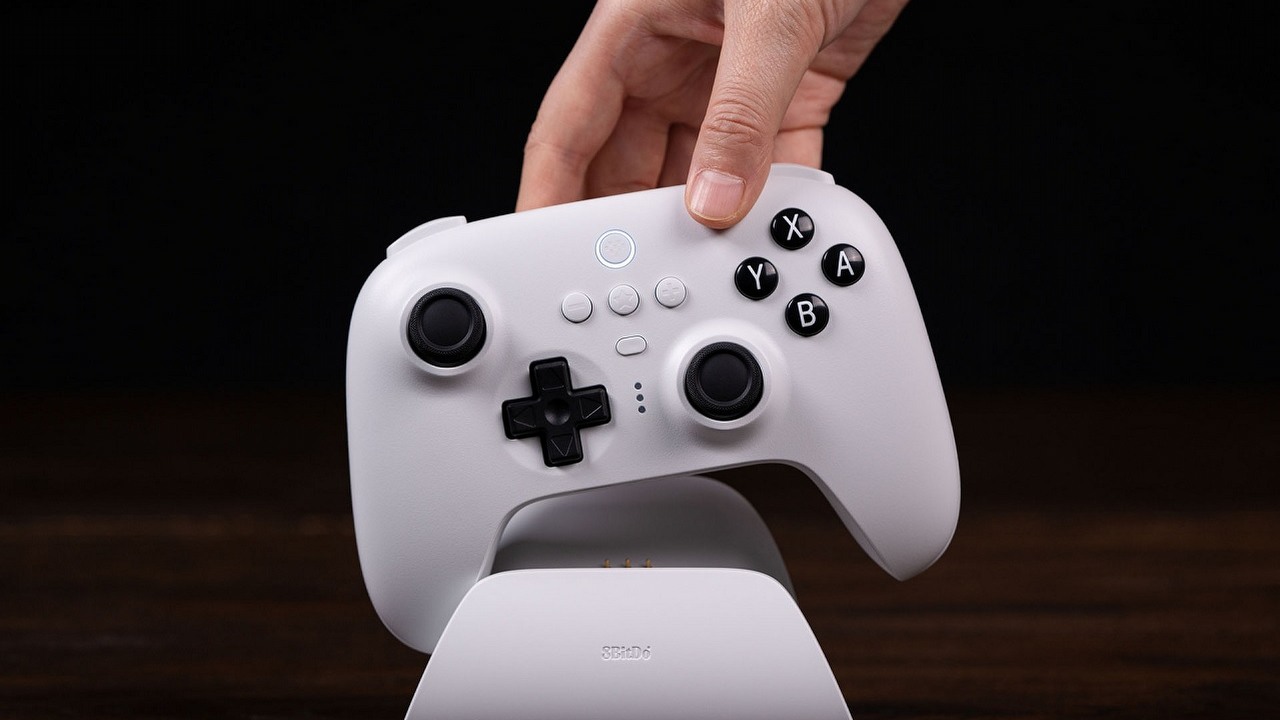 8bitDo Ultimate vs. Xbox Controller - który pad jest lepszy? Sprawdzamy, źródło grafiki: 8bitDo.