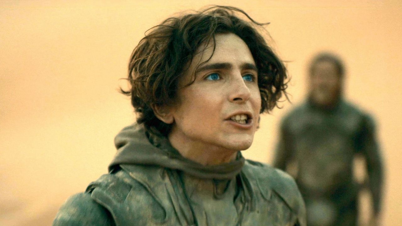 Denis Villeneuve przyznał, że sequel jednego z największych dzieł kina sci-fi mógł zniszczyć jego karierę. Wyjawił też, o czym będzie Diuna 3, źródło grafiki: Diuna 2, Denis Villeneuve, Warner Bros.,  2023.