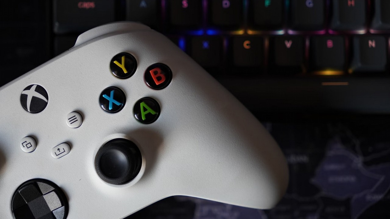 Jak podłączyć pada Xbox do komputera z Windowsem? Omawiamy krok po kroku, źródło grafiki: Tekeshwar Singh | Unsplash.