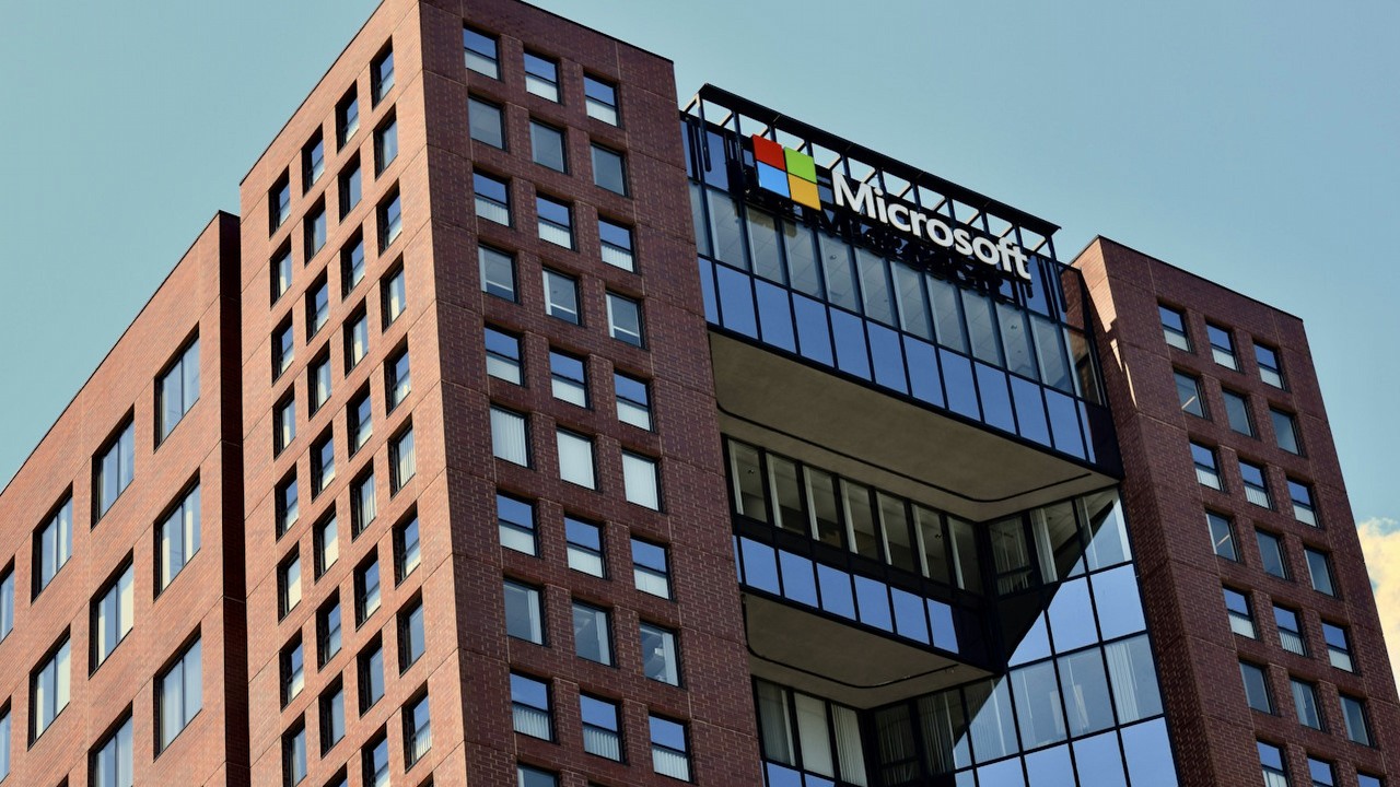 Pozew antymonopolowy przeciwko Microsoftowi w związku z przejęciem Activision Blizzard został rozstrzygnięty, źródło grafiki: Unsplash, Demure Storyteller.