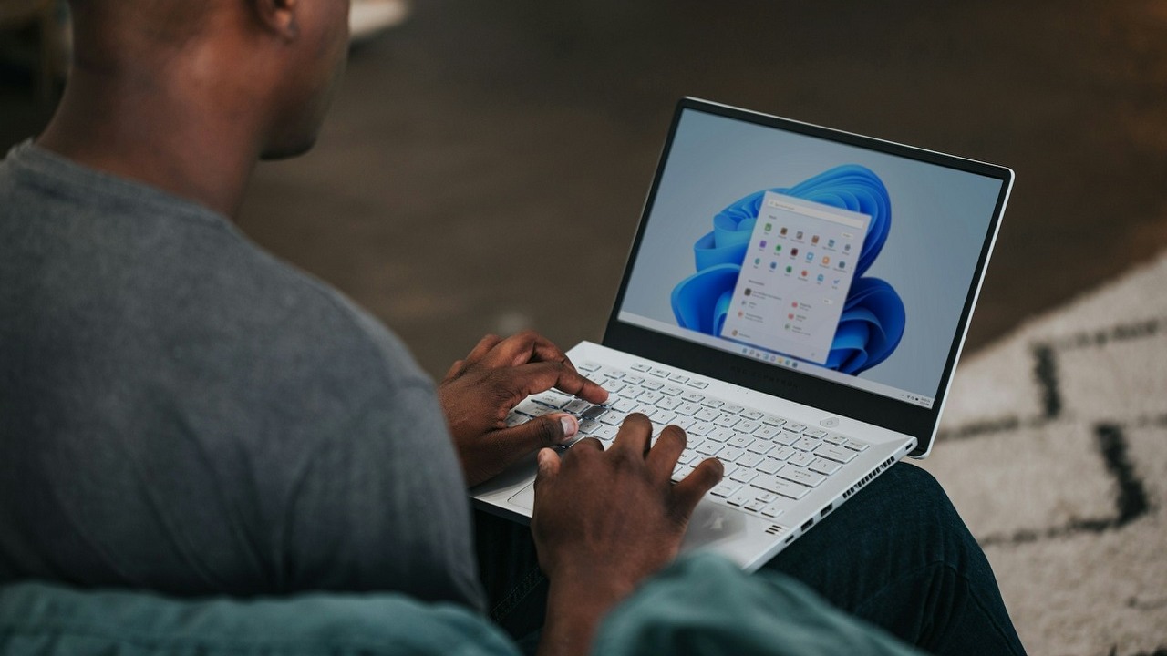 Uważaj na aktualizację Windows 11; wersja 24H2 dezaktywuje niektóre kopie, źródło grafiki: Unsplash | Windows.