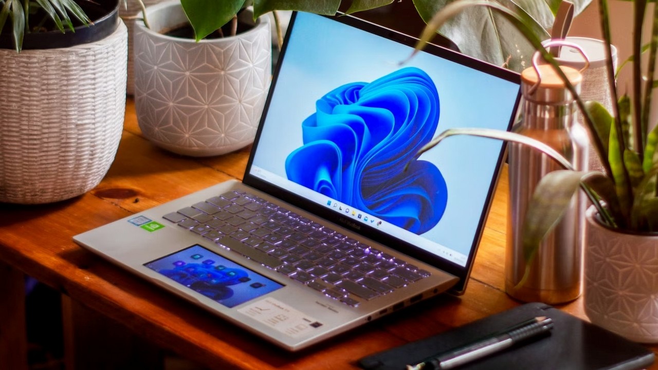 Kolejny problem Windowsa 11 24H2. Po instalacji znika licencja na system operacyjny, źródło grafiki: Rui Silvestre; Unsplash.com; 2022.