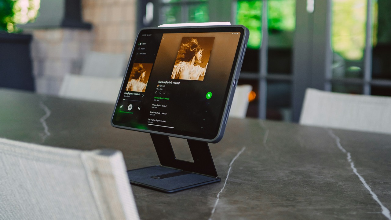 „Nie traktujemy naszych pracowników jak dzieci” Spotify nie widzi powodu, dla którego pracownicy mieliby wracać do biura, źródło grafiki: Unsplash | Sebastiaan Chia.