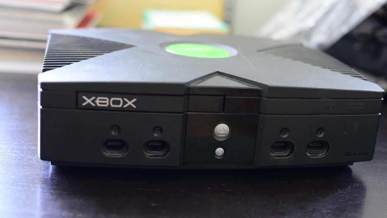 Xbox jako konsola przenośna wygląd tak samo nieporęcznie jak oryginalny kontroler Microsoftu, źródło grafiki: Audioreservoir; flickr.com; 2013 | CC BY 2.0.