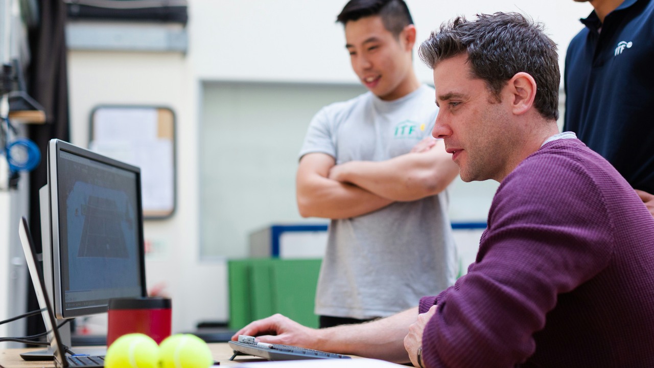 Pierwsze spojrzenie na RTX 5090. Nagranie ujawnia działającą kartę graficzną, źródło grafiki: Thisisengineering | Unsplash.