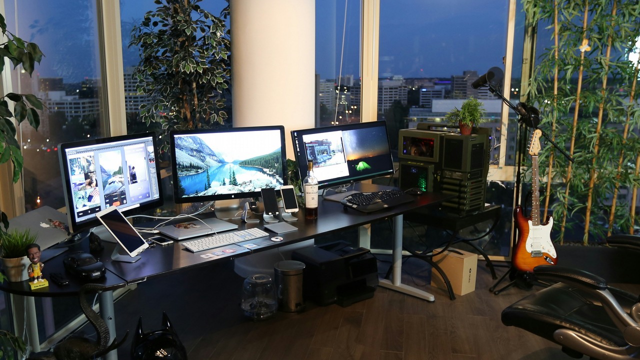 Gracz inwestuje ponad 25 000 złotych w komputer do gier - tylko po to, by pokazać, dlaczego tytuły z PS5/PS4 powinny trafić na Steam, źródło grafiki: Roberto Nickson | Unsplash.