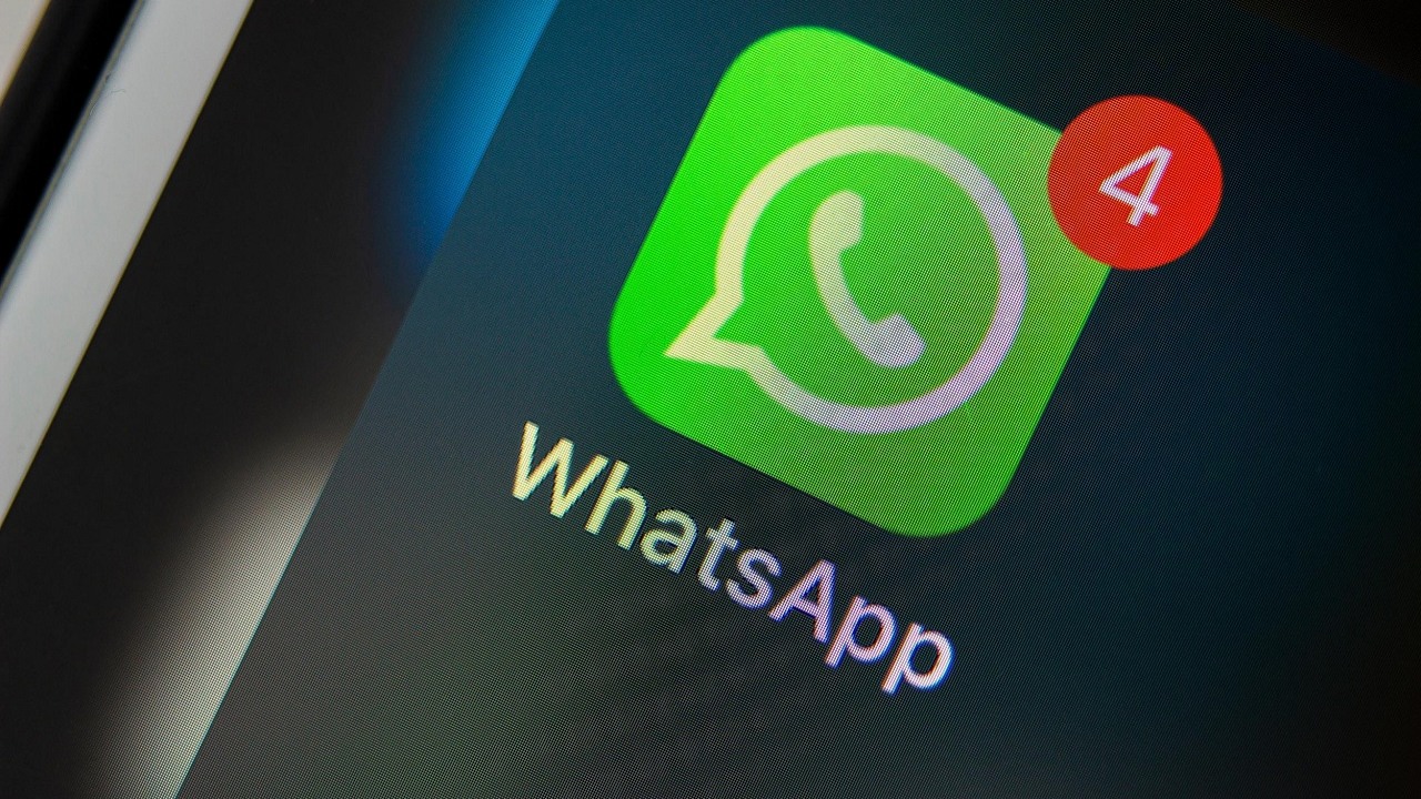 Powiadomienia WhatsApp na smartwatchu - jak włączyć? Opisujemy, źródło grafiki: Tech Advisor.