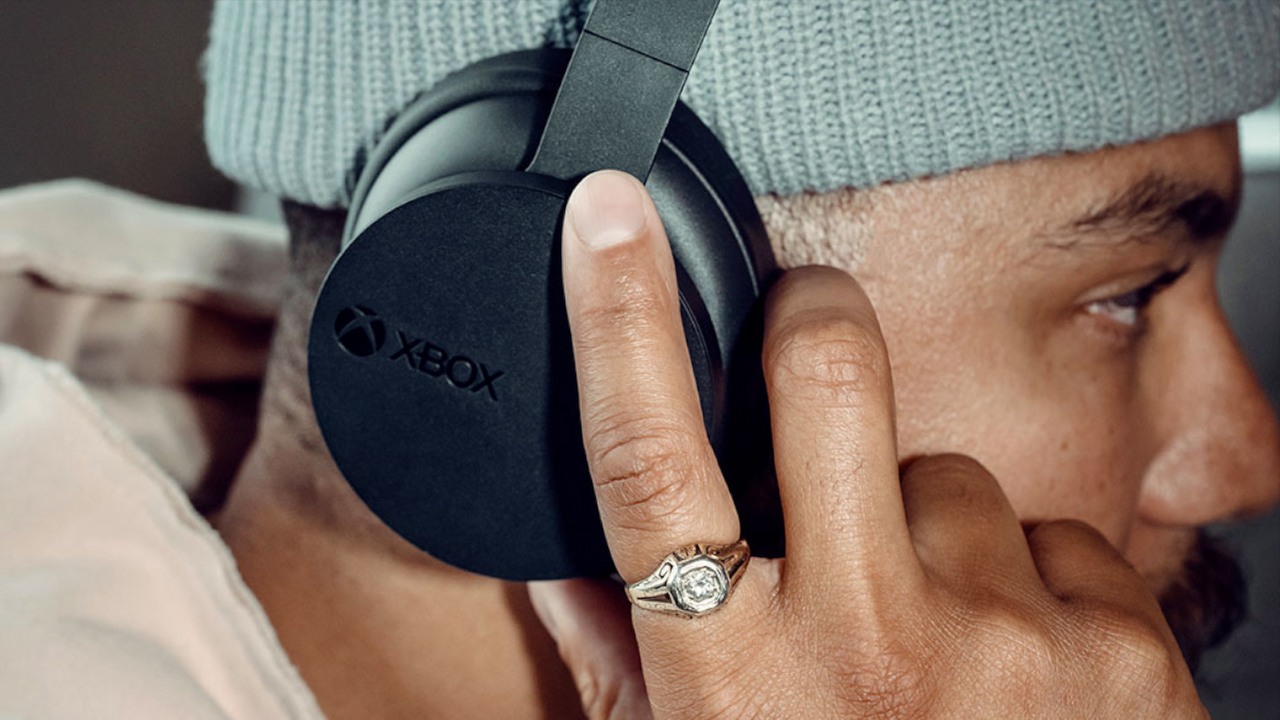 Xbox Wireless Headset doczeka się odświeżenia. Ulepszony mikrofon, łączność i bateria kuszą fanów Xboksa, źródło grafiki: Xbox.