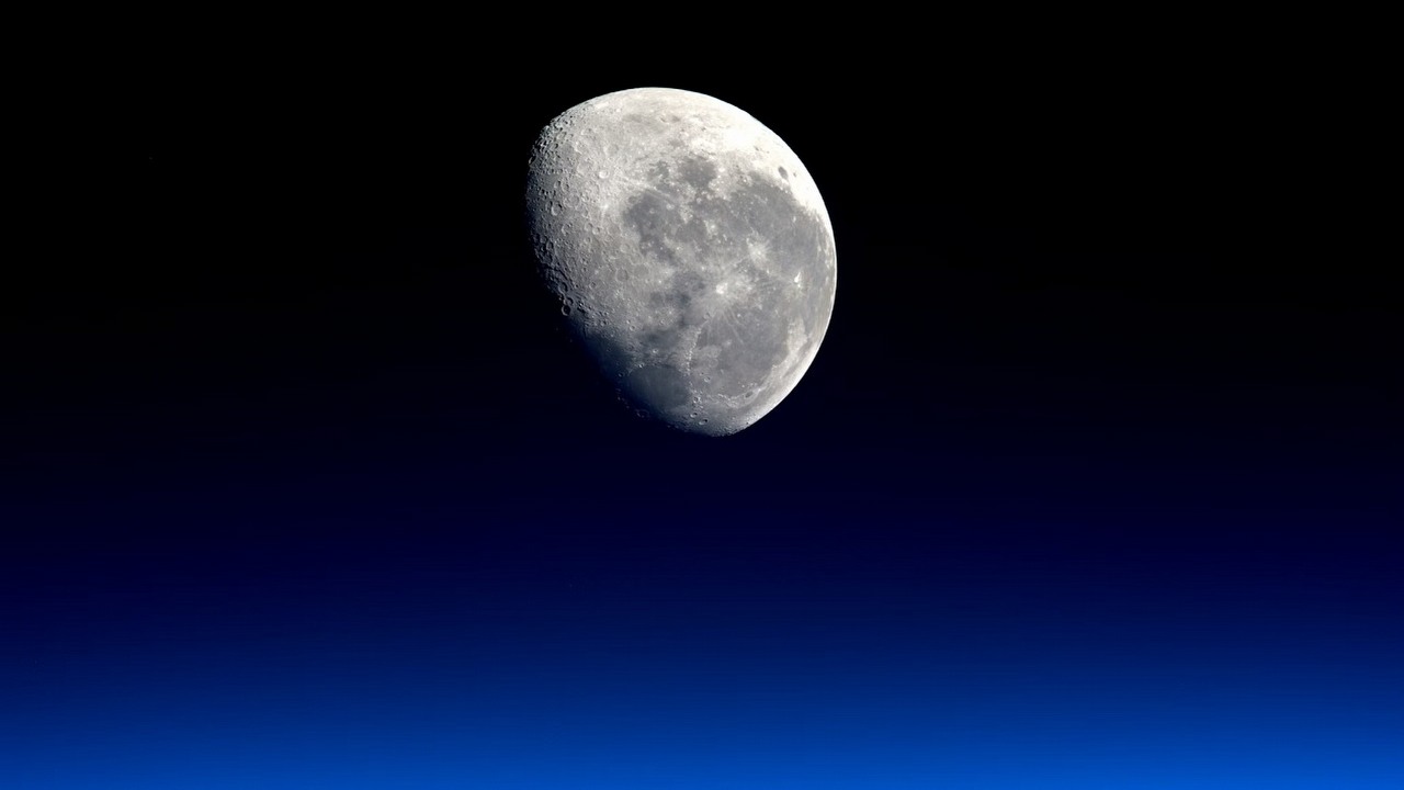 Jak zrobić zdjęcia Księżyca iPhonem? Opisujemy krok po kroku, źródło grafiki: NASA | Unsplash.
