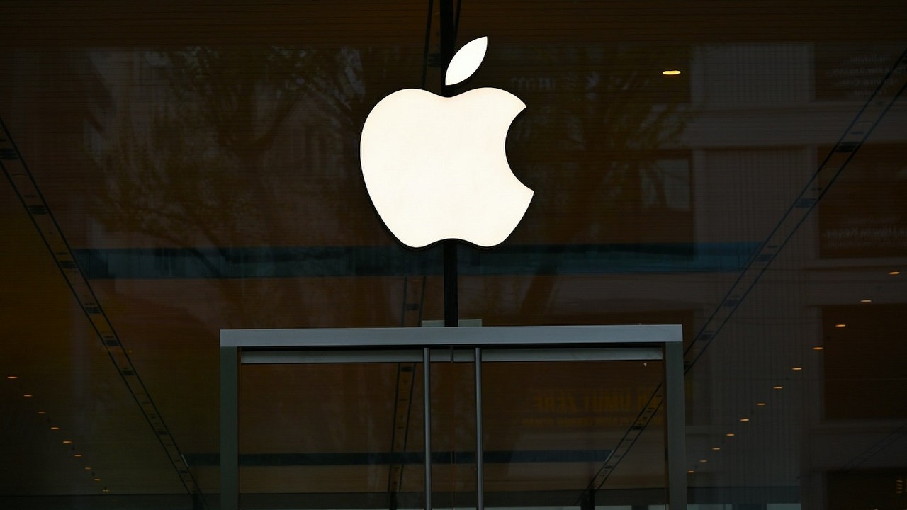 „iPhone przedstawia rzeczywistość, nie fikcję” - inżynier Apple krytykuje używanie AI w zdjęciach, źródło grafiki: Unsplash | Amin Zabardast.