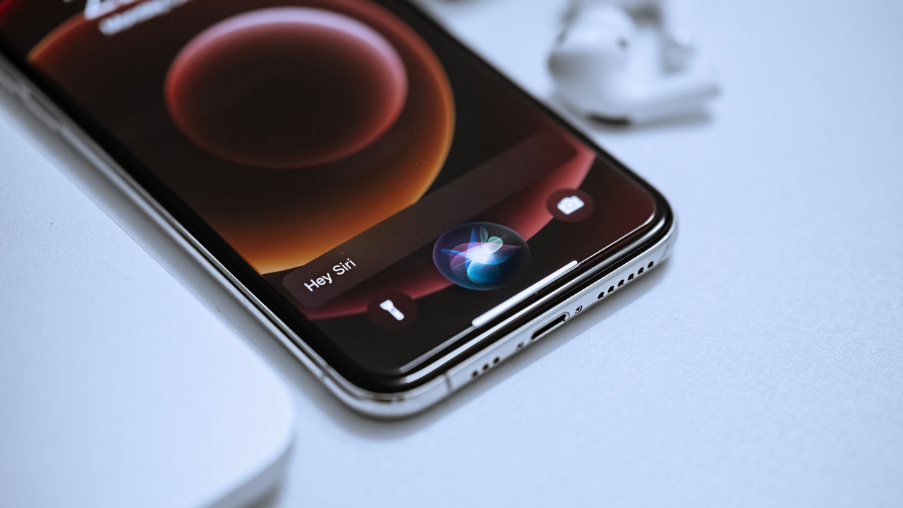 Apple się przeliczyło; zainteresowanie iPhone 16 jest niskie, a firma zmniejsza dostawy, źródło grafiki: Omid Armin | Unsplash.