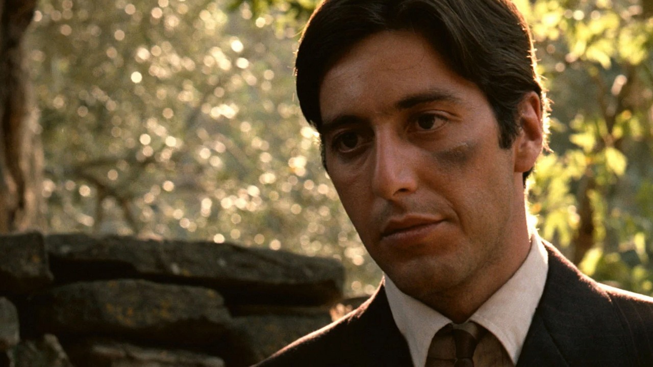 „Chichotali”. Al Pacino był okropnie traktowany na planie Ojca chrzestnego i marzył o uwolnieniu się od tego projektu, źródło grafiki: The Godfather, Francis Ford Coppola, Paramount Pictures, 1972.