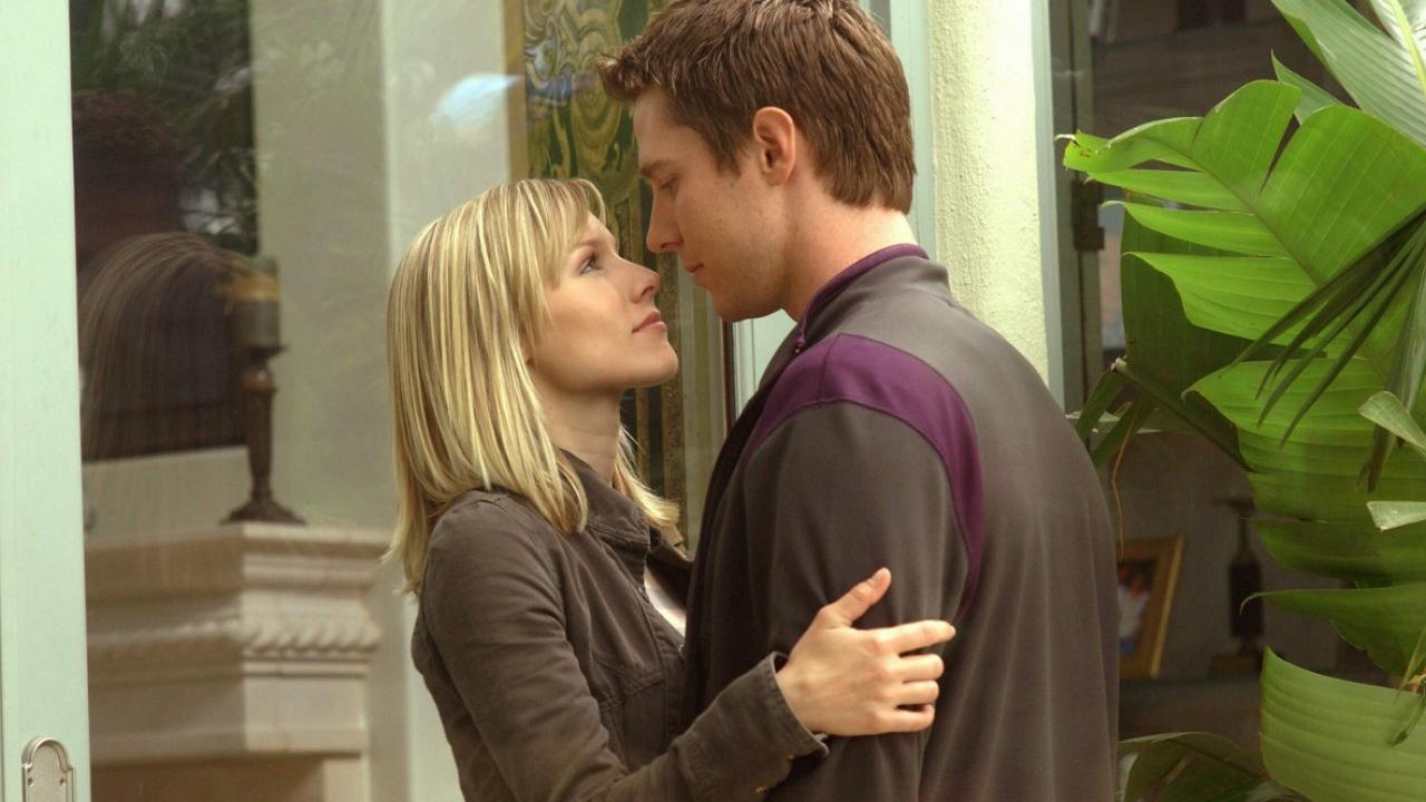 „Jest chemia w agresji, którą do siebie kierują”. Logan w Veronice Mars wcale nie miał być obiektem westchnień głównej bohaterki, źródło grafiki: Veronica Mars, Rob Thomas, The CW, 2004.