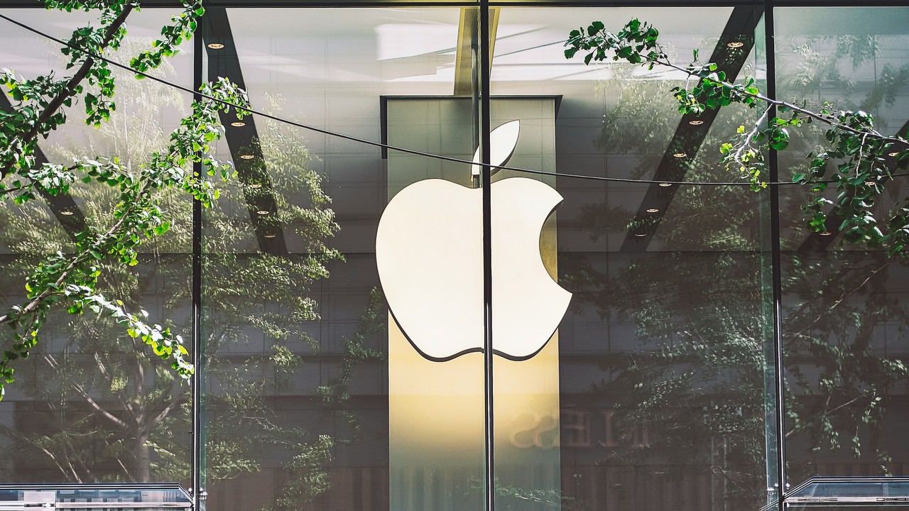 Nadchodzi starcie tytanów? Nie tylko Qualcomm i Samsung, ale Apple też może wyciągać rękę po interesy Intela, źródło grafiki: Unsplash | zhang kaiyv.
