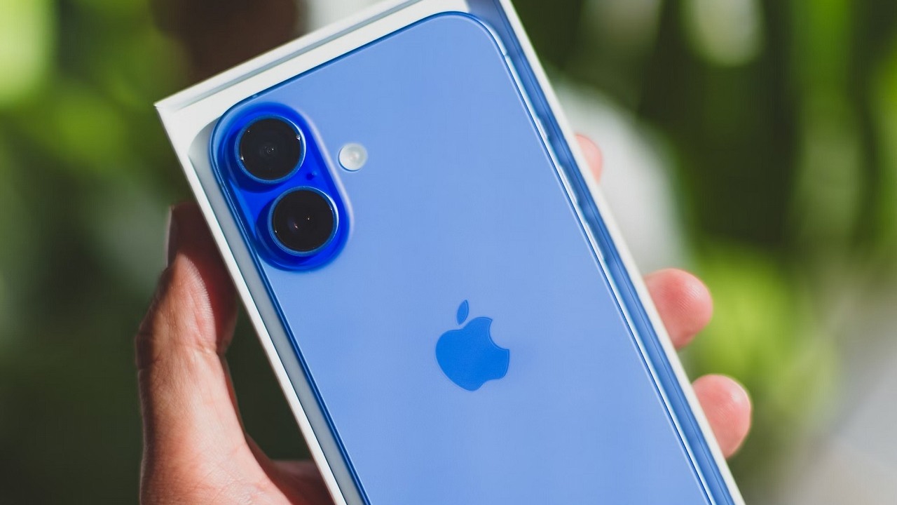 iPhone 17 - wszystko, co wiemy. Jaki będzie nowy smartfon Apple?, źródło grafiki: Bram Van Oost | Unsplash.