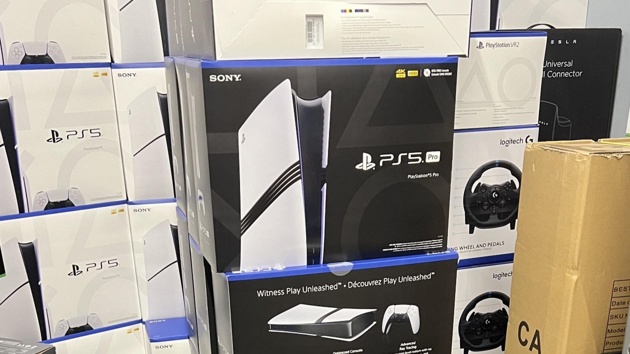 PS5 Pro trafiło do sklepowych magazynów. Niektórzy gracze liczą na szybszą dostawę, źródło grafiki: Reddit: u/Pzcor; r/PlayStation.
