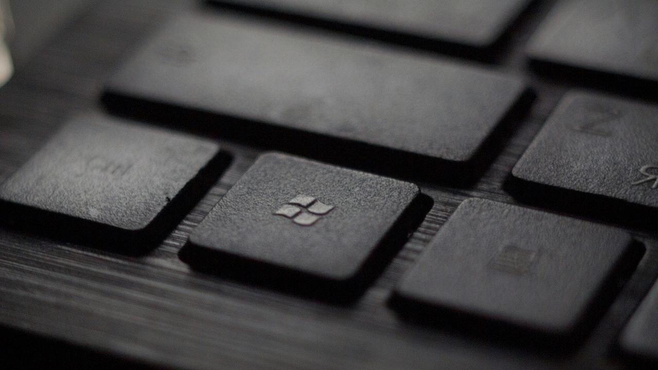 Przedłużenie wsparcia Windowsa 10 będzie słono kosztować. Microsoft ujawnia cenę, źródło grafiki: Unsplash | Tadas Sar..