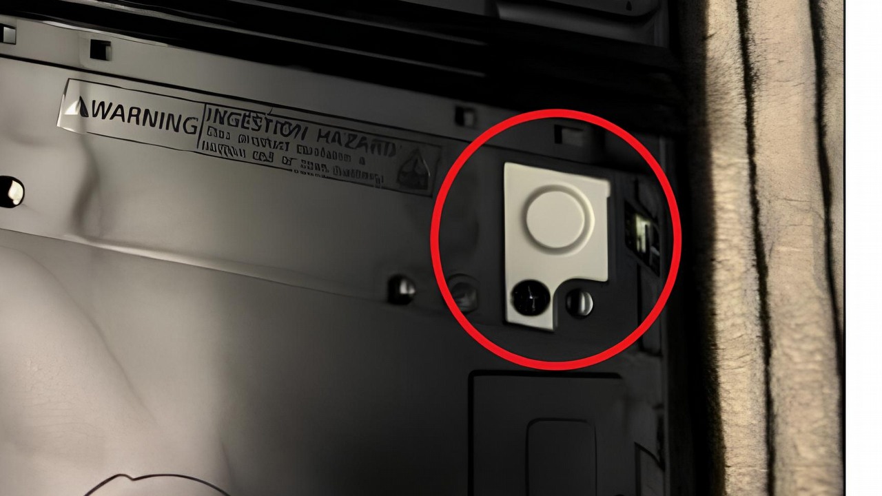 PS5 Pro będzie łatwiejsze do naprawy. Wszystko przez jedną konstrukcyjną poprawkę, źródło grafiki: @Alejandroid1979 | X.
