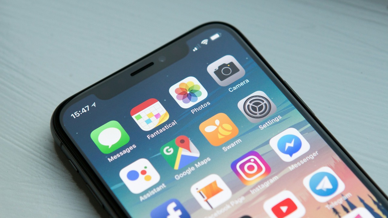 iOS 18: 11 funkcji, które warto szybko wyłączyć, źródło grafiki: William Hook | Unsplash.
