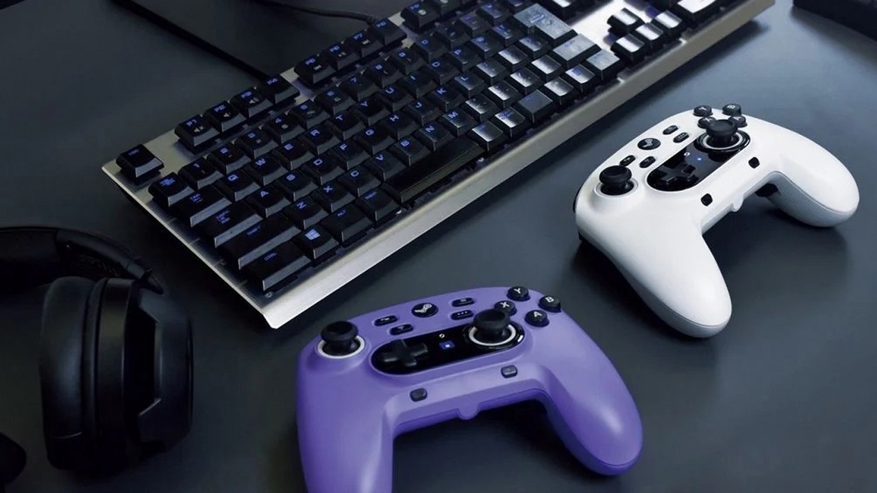 To może być najlepszy kontroler do grania na Steamie; ma dotykowe drążki, żyroskop i przycisk Steam, źródło grafiki: Hori.