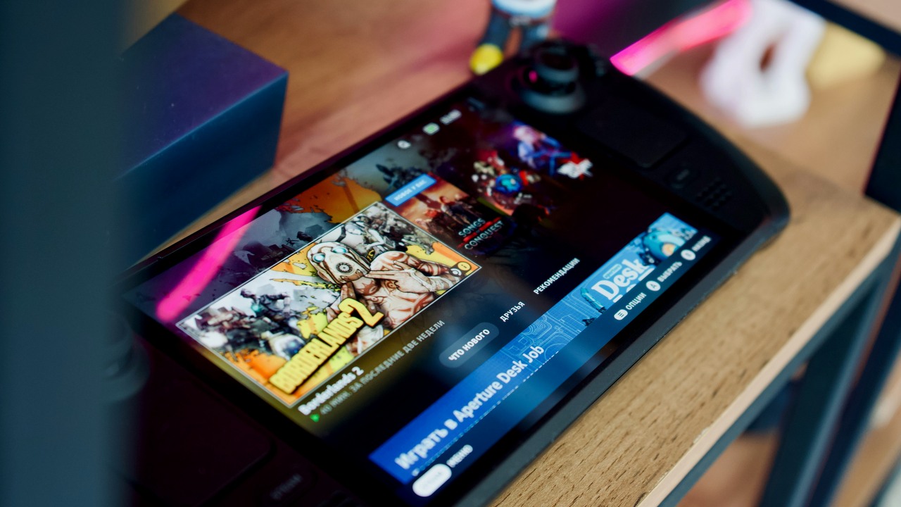 „Czy Steam Deck jest naprawdę najlepszym komputerem przenośnym?” Co mówi społeczność graczy?, źródło grafiki: Georgiy Lyamin | Unsplash.