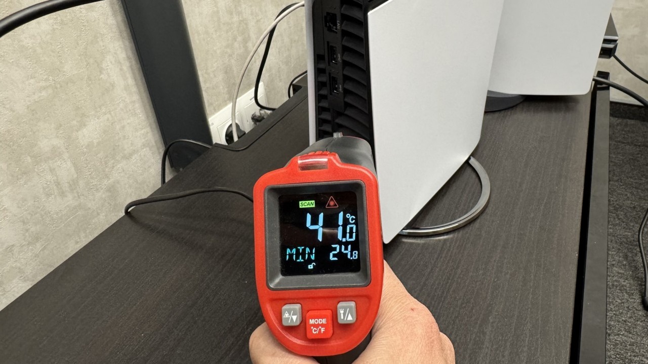 Temperatura i hałas PS5 Pro na tle podstawowego PS5. Testy dały odpowiedź, źródło grafiki: Własne.