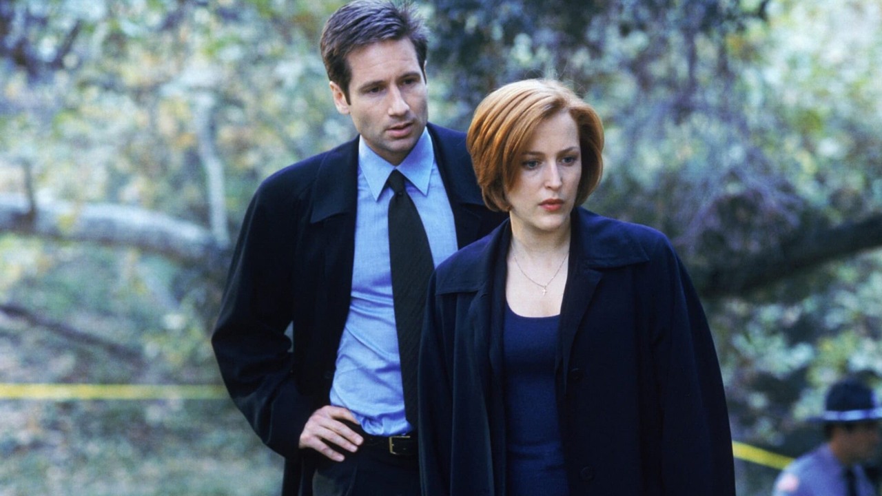 „Mogłem zachować się lepiej”. David Duchovny wspomina niesławny konflikt z Gillian Anderson na planie Z archiwum X, który nazywa „porażką przyjaźni”, źródło grafiki: The X-Files, Chris Carter, Fox, 1993.