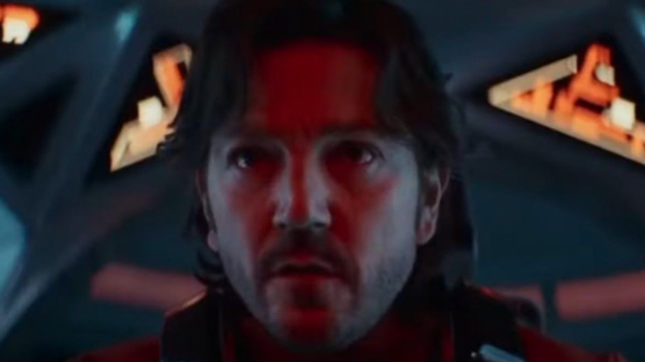 2. sezon Andora na pierwszym teaserze, nowe zapowiedzi Alien: Earth, Star Wars: Skeleton Crew i Ironheart. Premiery 2025 roku na Disney Plus wyglądają mocno, źródło grafiki: Andor, Tony Gilroy, Disney, 2025.