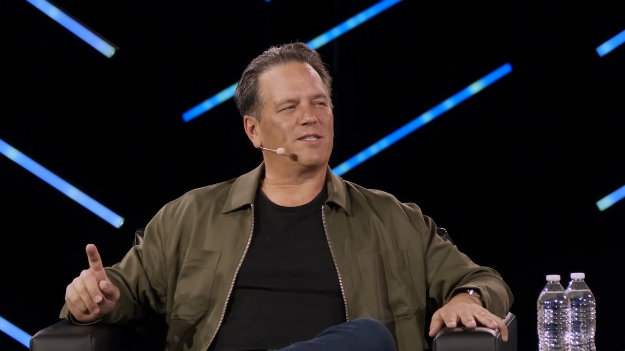 Phil Spencer jest przeciwnikiem wycinania zawartości z gier i wydawania jej jako DLC. Uznał takie zabiegi za „manipulację”, źródło grafiki: YouTube; PAX.