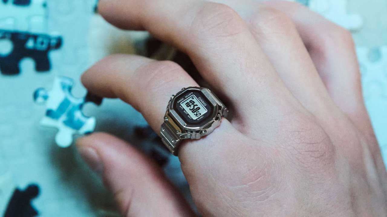 Casio prezentuje własny pierścionek inspirowany wyglądem kultowego zegarka. Nie będzie śledzić parametrów Waszego zdrowia, ale za to ma stoper, źródło grafiki: Casio.