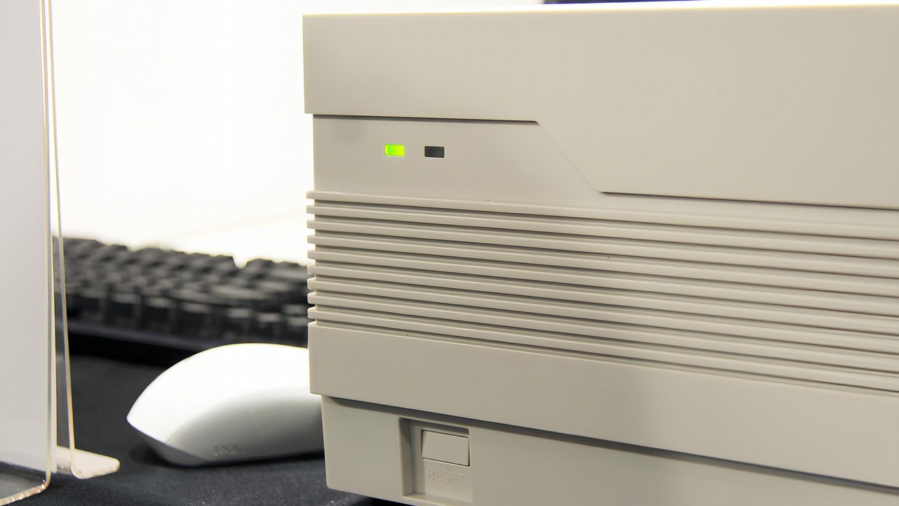 To miał być żart na Prima Aprillis, a beżowa obudowa PC w stylu retro naprawdę trafi do sprzedaży, źródło grafiki: SilverStone.